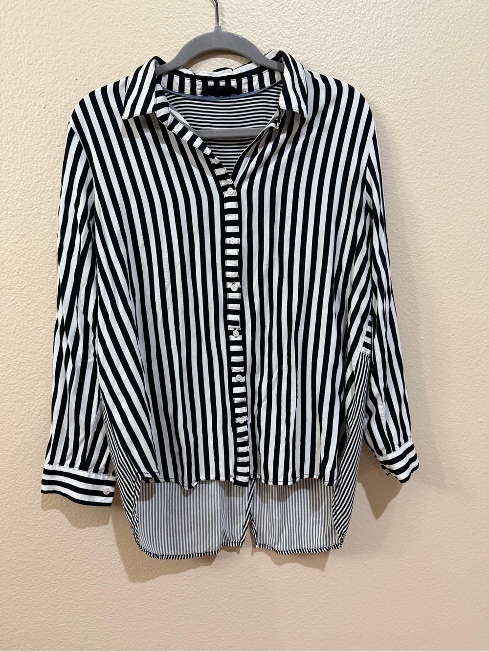 Jane + Delancey Black & White Striped Button Up Hi-Low Blouse Size L